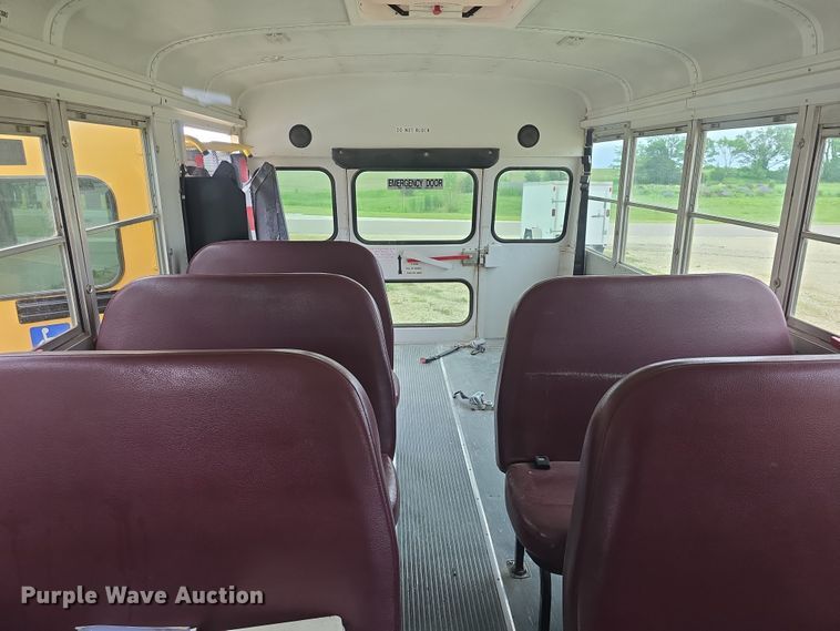 image for item DO7938 2006 Ford E450 Super Duty school bus