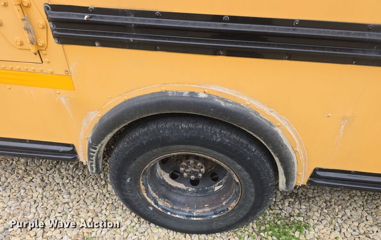 image for item DO7938 2006 Ford E450 Super Duty school bus
