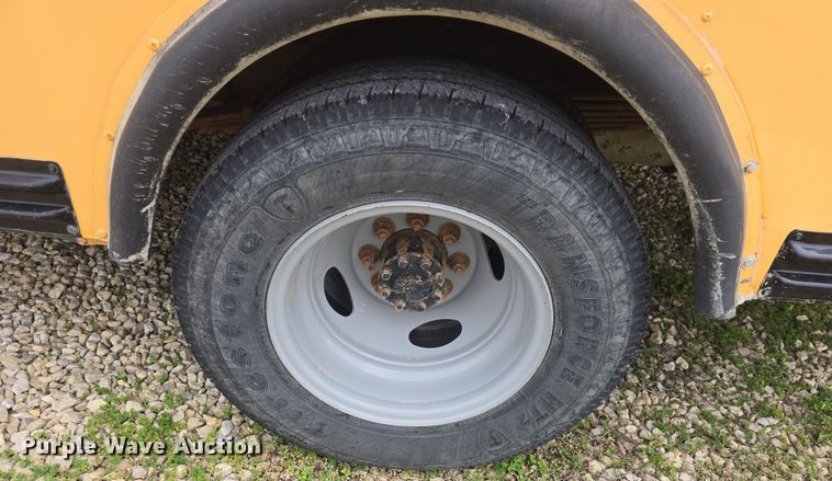 image for item DO7938 2006 Ford E450 Super Duty school bus