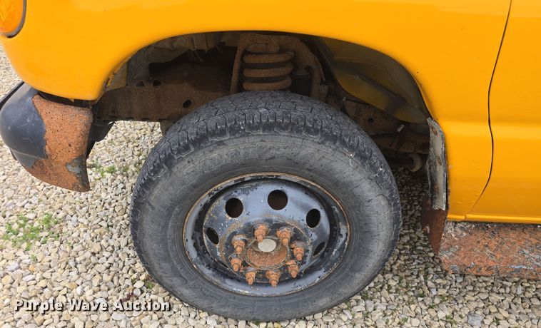 image for item DO7938 2006 Ford E450 Super Duty school bus