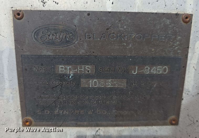 image for item DO7949 1985 GMC 7000 oil distributor truck