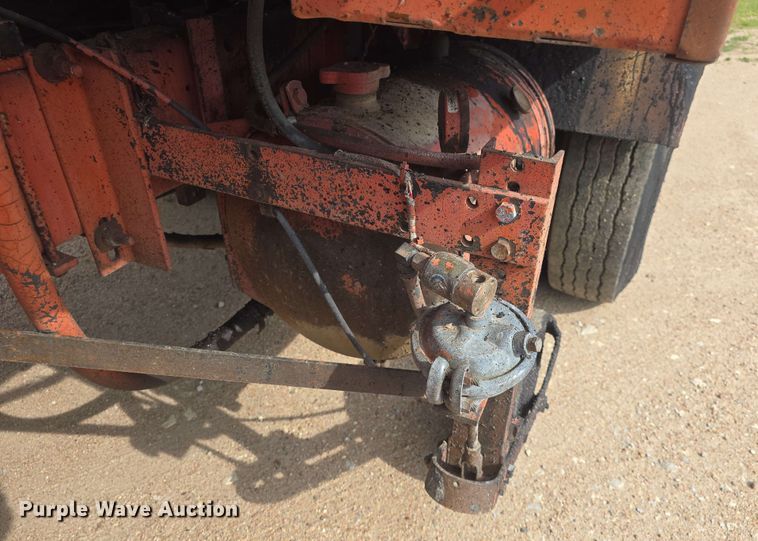 image for item DO7949 1985 GMC 7000 oil distributor truck