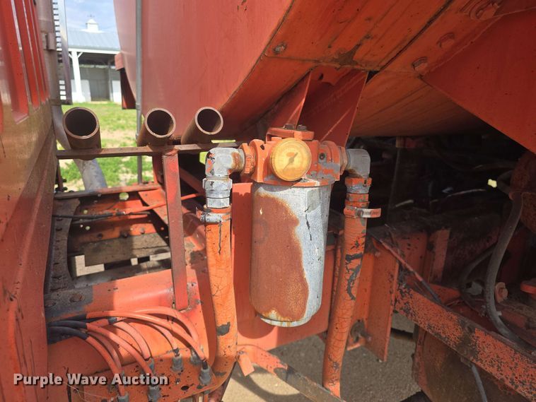 image for item DO7949 1985 GMC 7000 oil distributor truck