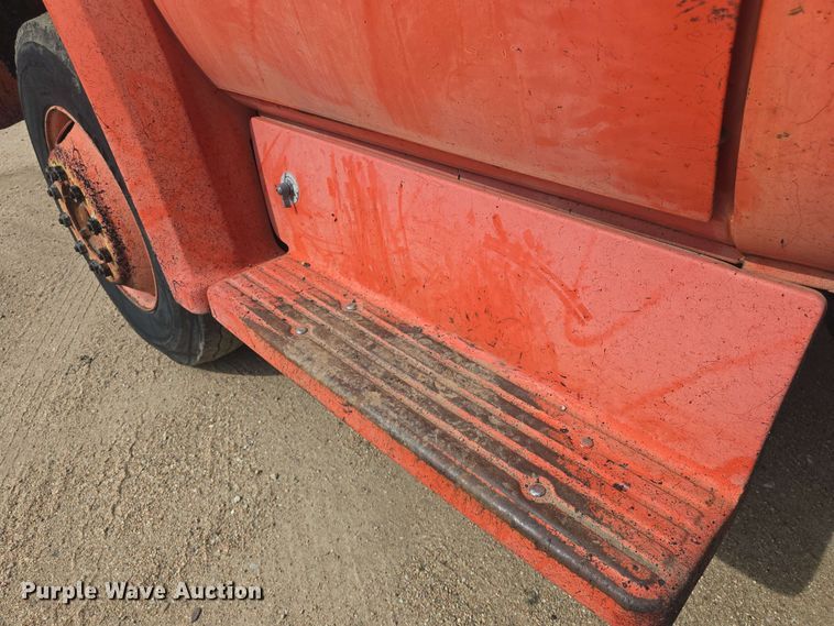 image for item DO7949 1985 GMC 7000 oil distributor truck