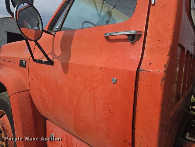 image for item DO7949 1985 GMC 7000 oil distributor truck