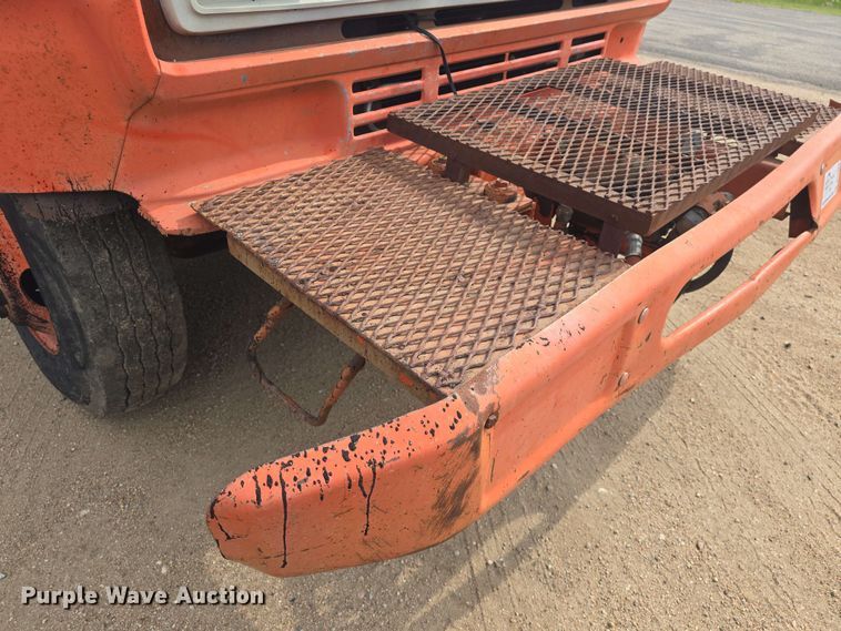 image for item DO7949 1985 GMC 7000 oil distributor truck