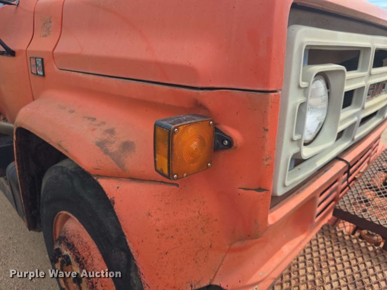 image for item DO7949 1985 GMC 7000 oil distributor truck