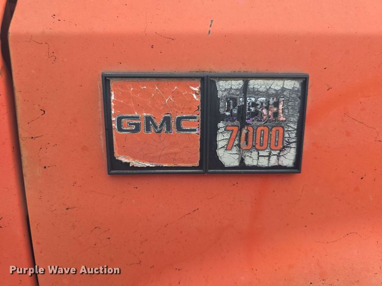 image for item DO7949 1985 GMC 7000 oil distributor truck