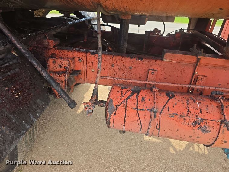 image for item DO7949 1985 GMC 7000 oil distributor truck