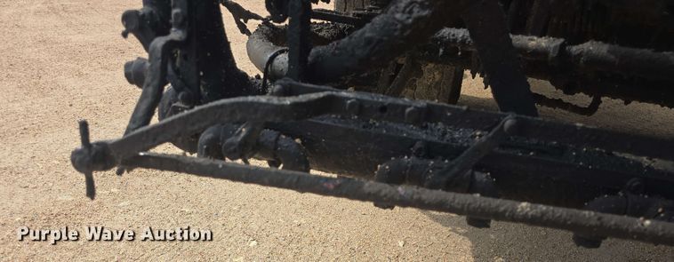 image for item DO7949 1985 GMC 7000 oil distributor truck