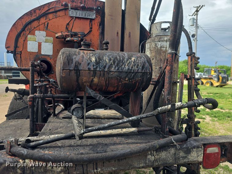 image for item DO7949 1985 GMC 7000 oil distributor truck