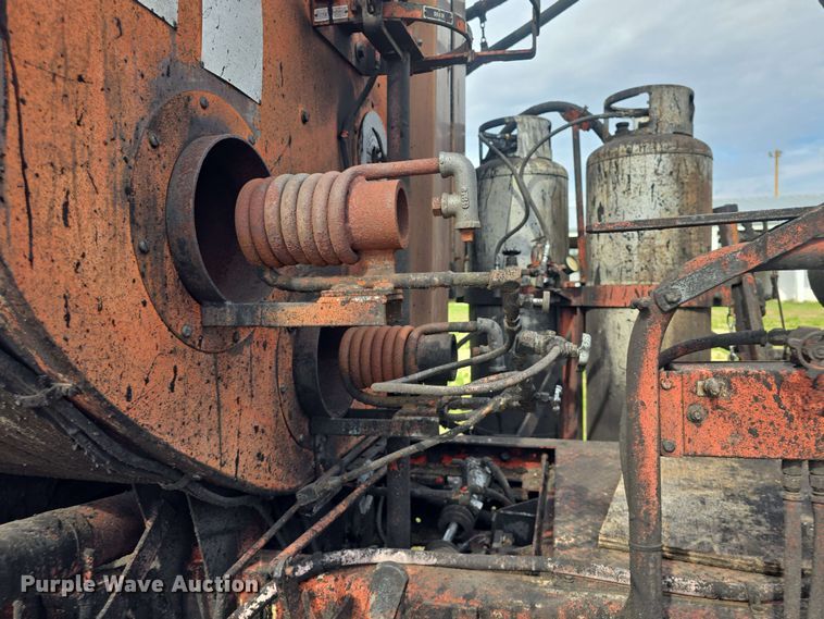 image for item DO7949 1985 GMC 7000 oil distributor truck