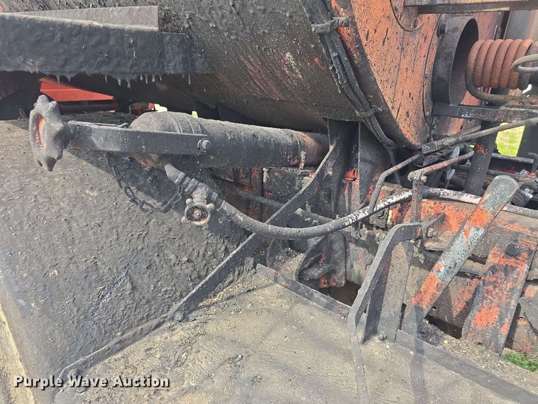 image for item DO7949 1985 GMC 7000 oil distributor truck