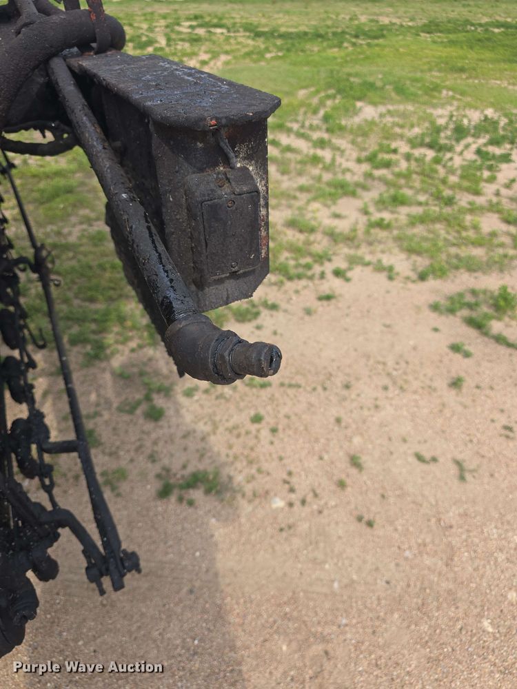 image for item DO7949 1985 GMC 7000 oil distributor truck