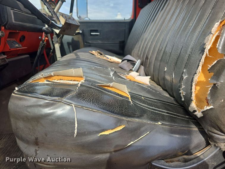 image for item DO7949 1985 GMC 7000 oil distributor truck