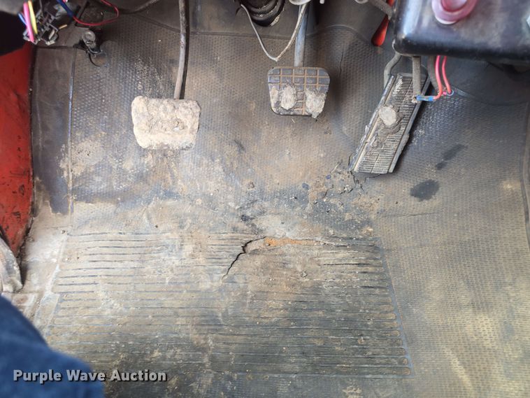 image for item DO7949 1985 GMC 7000 oil distributor truck