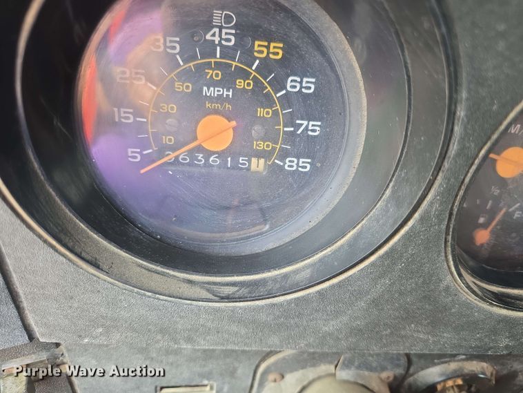 image for item DO7949 1985 GMC 7000 oil distributor truck