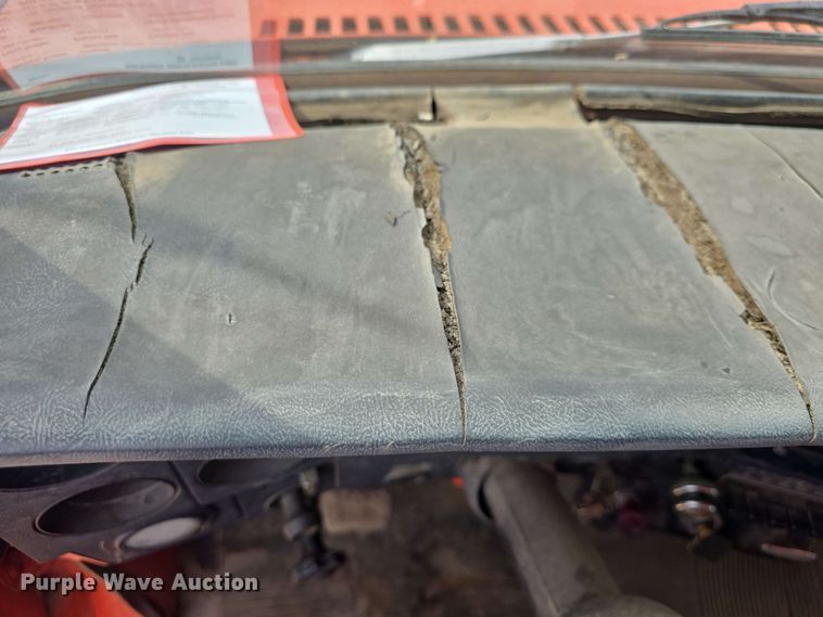 image for item DO7949 1985 GMC 7000 oil distributor truck