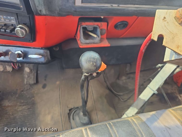 image for item DO7949 1985 GMC 7000 oil distributor truck