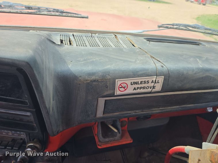 image for item DO7949 1985 GMC 7000 oil distributor truck