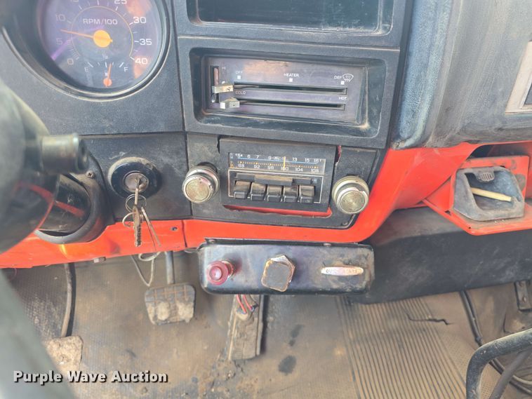 image for item DO7949 1985 GMC 7000 oil distributor truck