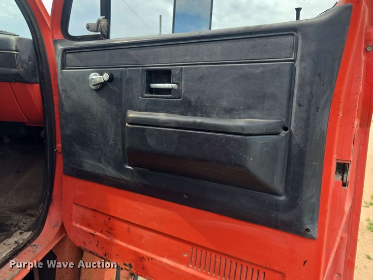 image for item DO7949 1985 GMC 7000 oil distributor truck