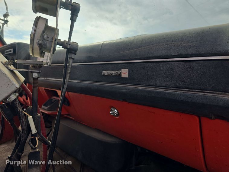 image for item DO7949 1985 GMC 7000 oil distributor truck