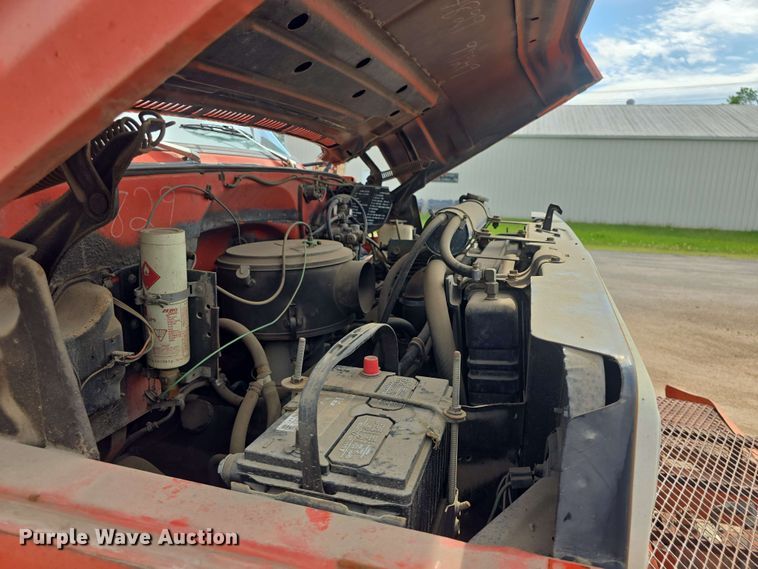 image for item DO7949 1985 GMC 7000 oil distributor truck