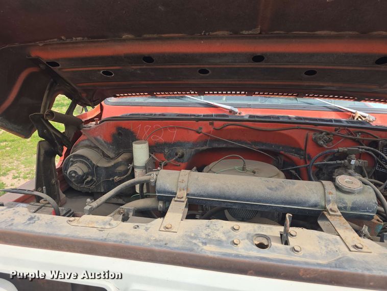 image for item DO7949 1985 GMC 7000 oil distributor truck