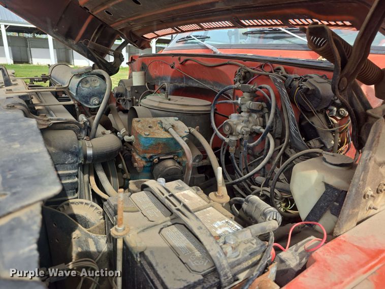 image for item DO7949 1985 GMC 7000 oil distributor truck