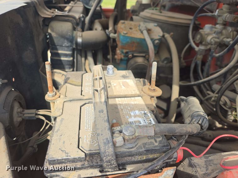 image for item DO7949 1985 GMC 7000 oil distributor truck