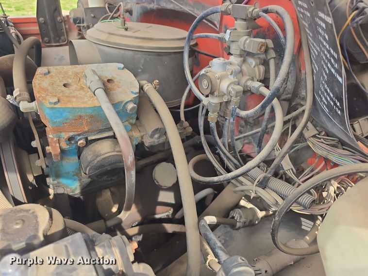 image for item DO7949 1985 GMC 7000 oil distributor truck