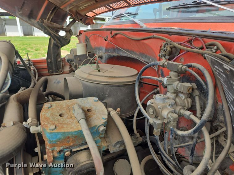 image for item DO7949 1985 GMC 7000 oil distributor truck