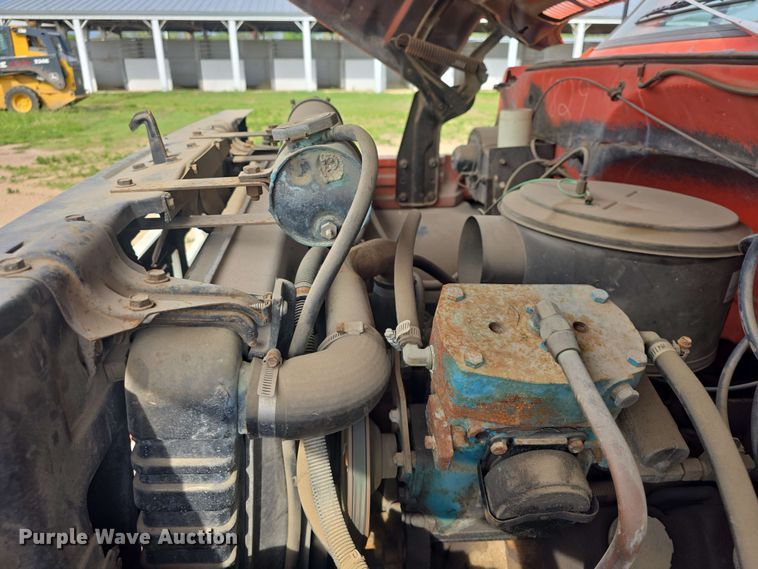 image for item DO7949 1985 GMC 7000 oil distributor truck