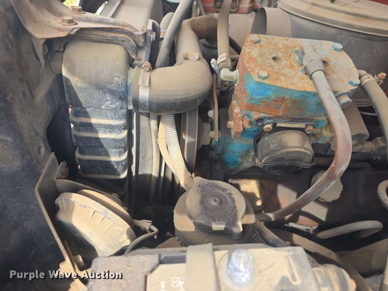 image for item DO7949 1985 GMC 7000 oil distributor truck