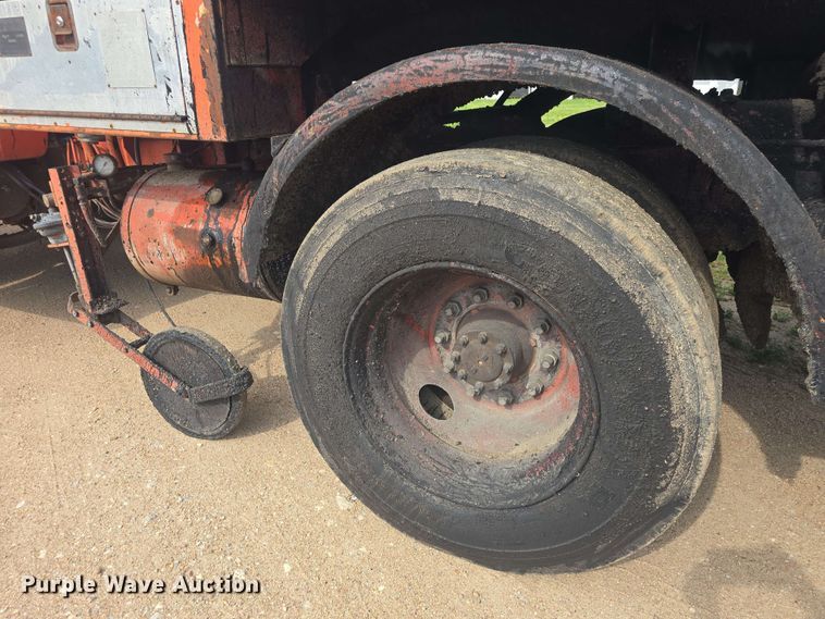 image for item DO7949 1985 GMC 7000 oil distributor truck