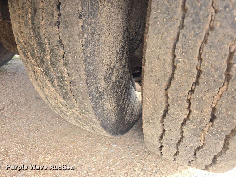 image for item DO7949 1985 GMC 7000 oil distributor truck