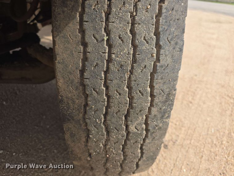 image for item DO7949 1985 GMC 7000 oil distributor truck