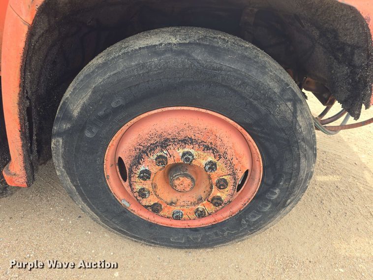 image for item DO7949 1985 GMC 7000 oil distributor truck