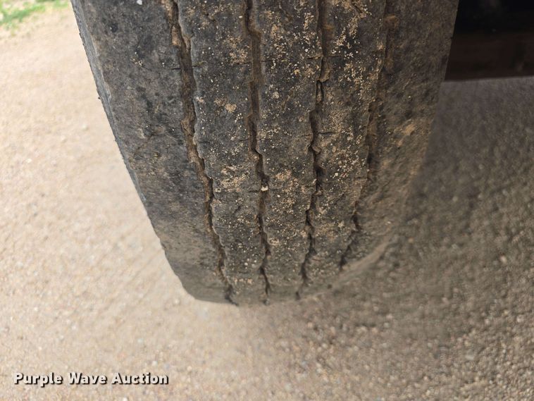 image for item DO7949 1985 GMC 7000 oil distributor truck