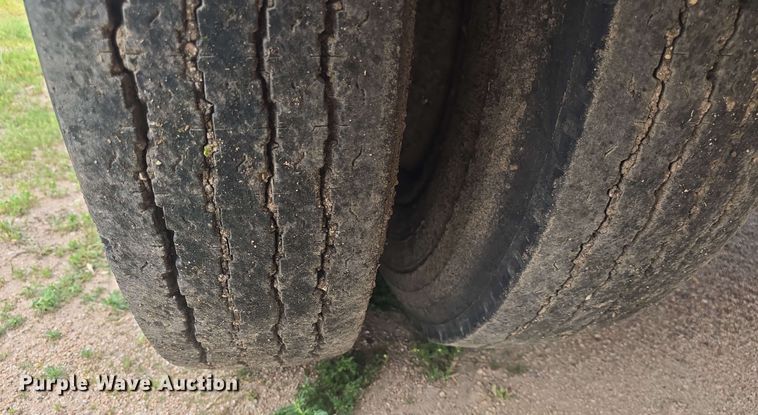 image for item DO7949 1985 GMC 7000 oil distributor truck