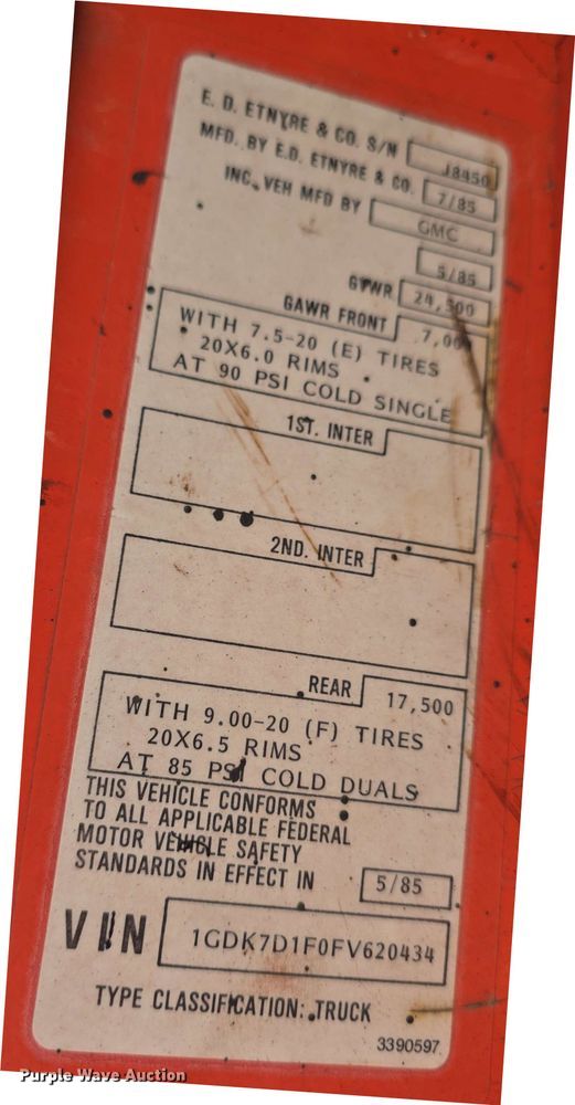 image for item DO7949 1985 GMC 7000 oil distributor truck