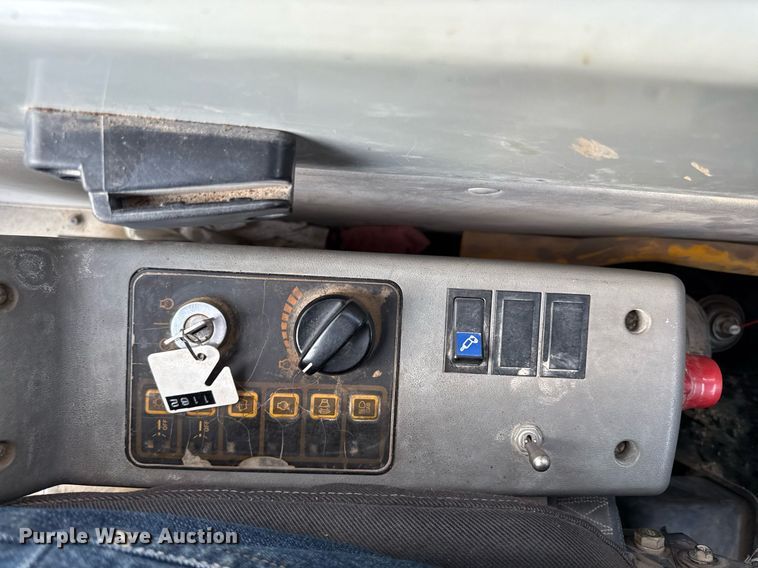 image for item DS4285 2005 Hyundia 210LC-7 excavator