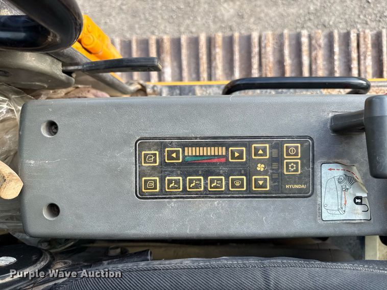 image for item DS4285 2005 Hyundia 210LC-7 excavator