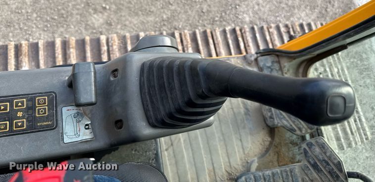 image for item DS4285 2005 Hyundia 210LC-7 excavator