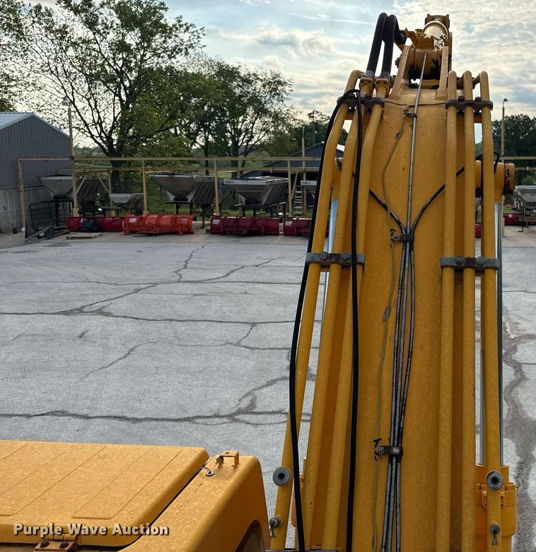 image for item DS4285 2005 Hyundia 210LC-7 excavator