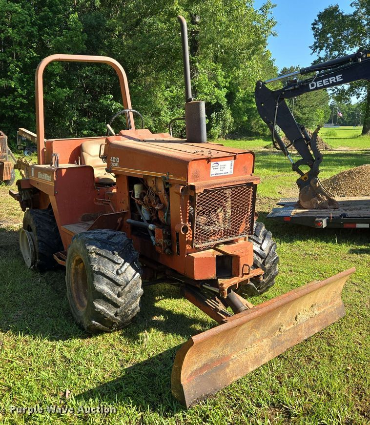 image for item DT4864 1985 Ditch Witch 4010 trencher