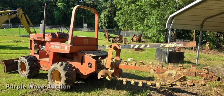 image for item DT4864 1985 Ditch Witch 4010 trencher