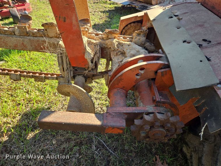 image for item DT4864 1985 Ditch Witch 4010 trencher