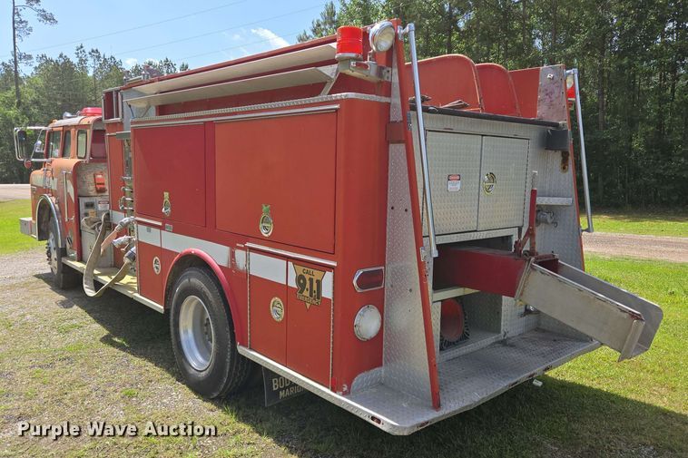 image for item DT4865 1982 Ford C8000 pumper fire truck